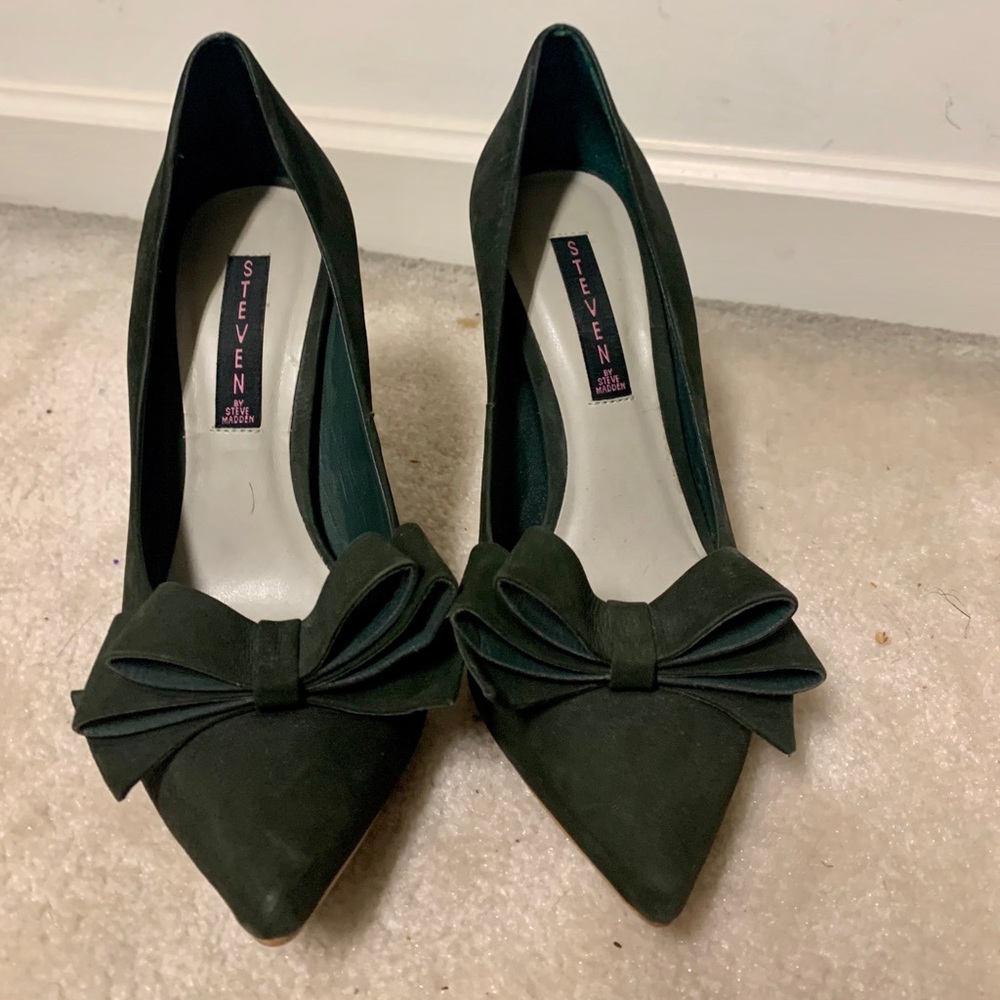 Steven by Steve Madden Dark Green Bow Pumps